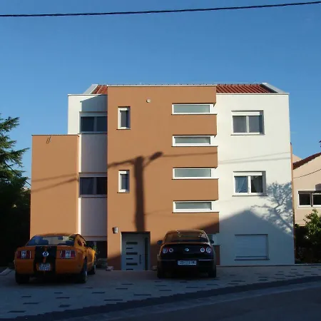 Ivanov Apartman *